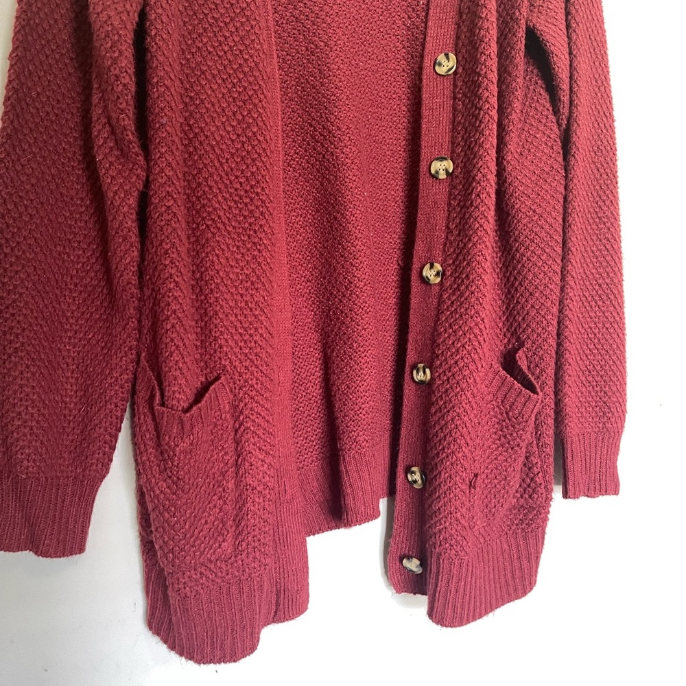 Dark red knitted sweater cardigan with brown buttons and pockets. XXL